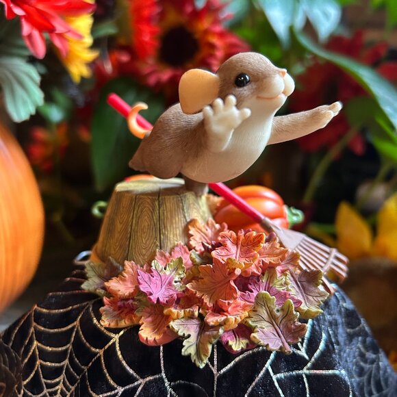 Charming Tails HALLOWEEN “Dive Right In” (85/118) - Picture 1 of 15